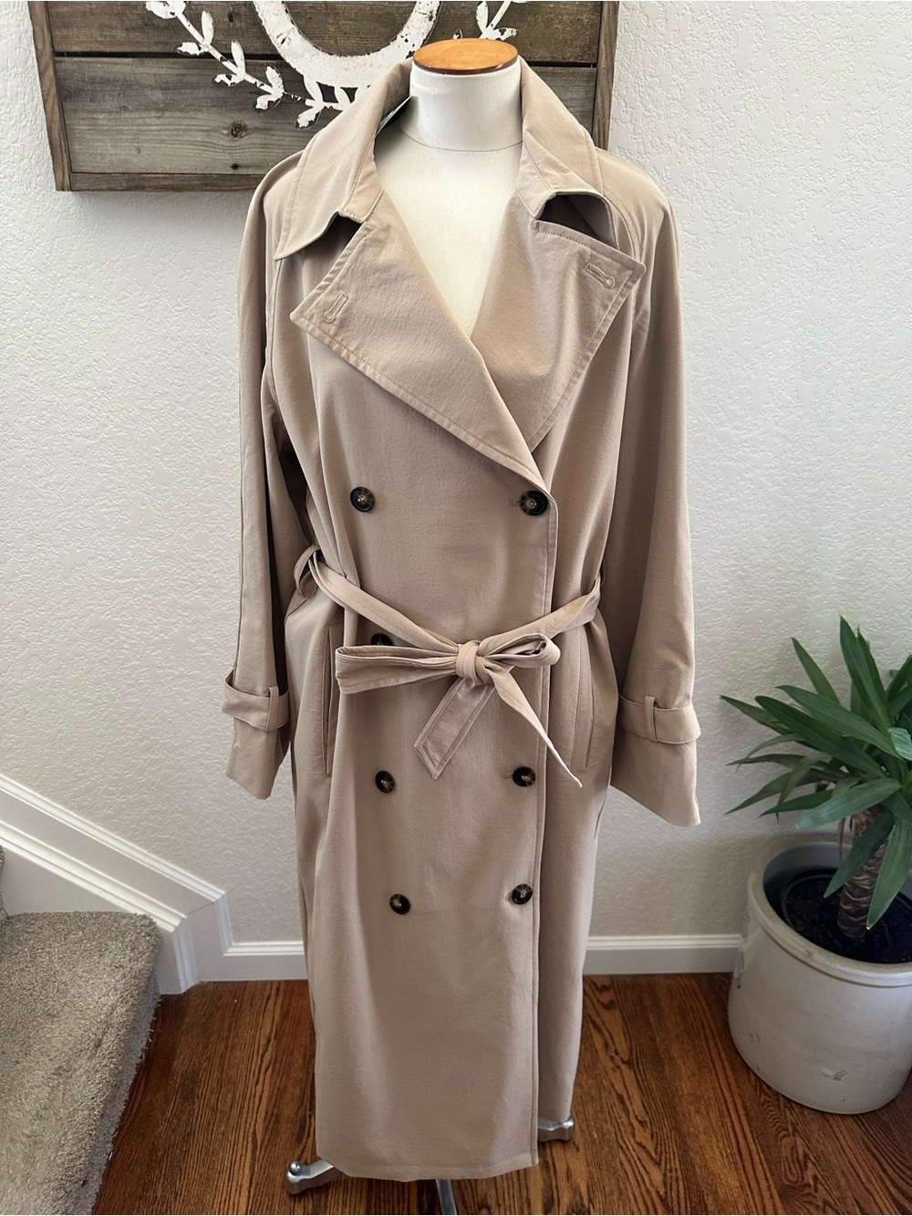H&M tan beige lined belted trench coat ladies size M NWT